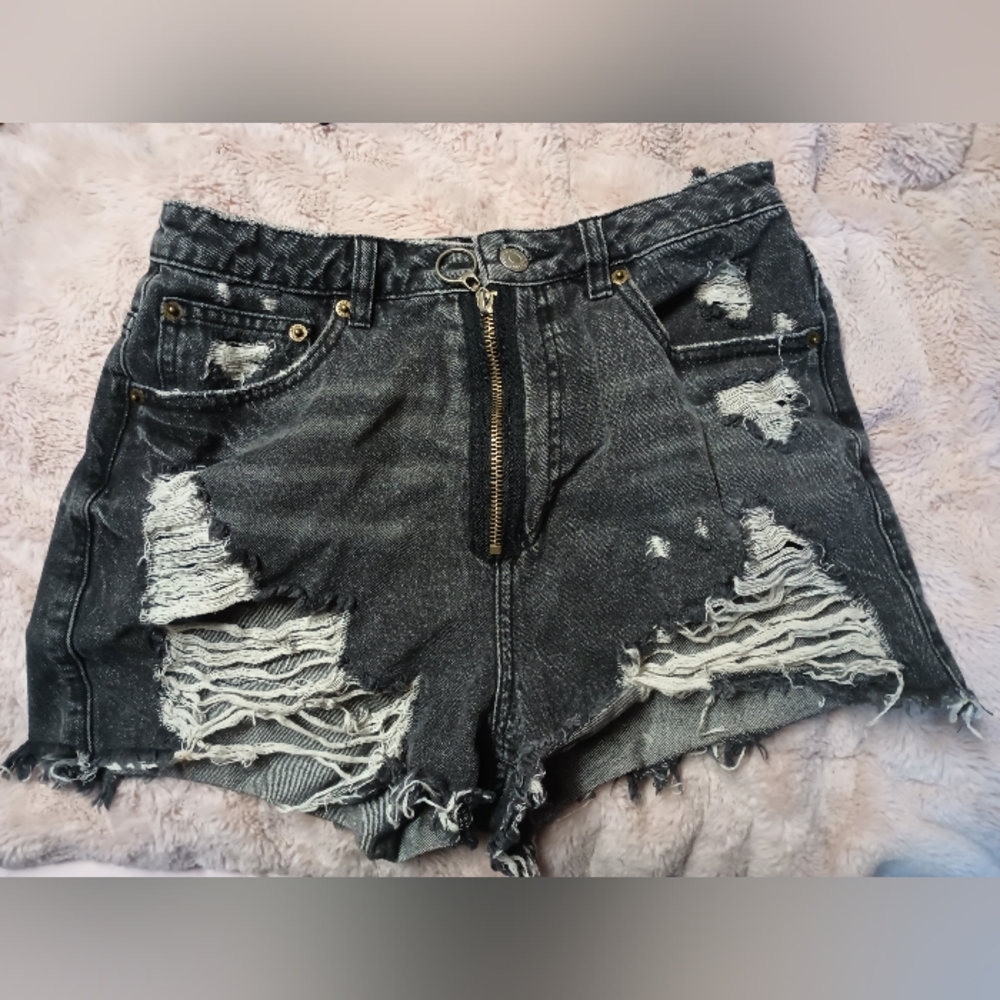 Signature8 black distressed shorts. Juniors M